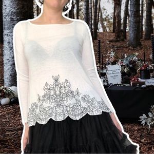 Linen-Blend Long-Sleeve T-Shirt with Black Floral Embroidery, Size S